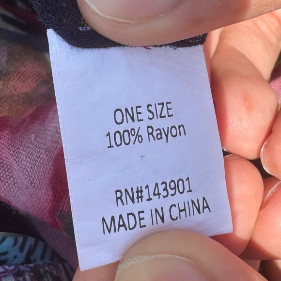 Coco + Carmen one size fits all floral swimsuit cover up / Excellent condition - Picture 12 of 13